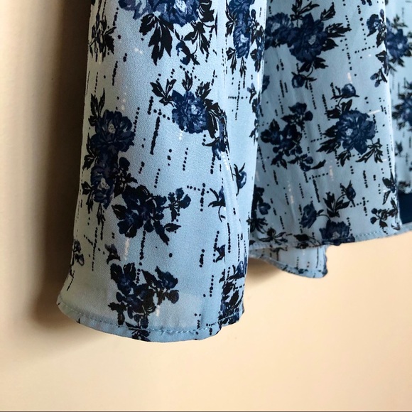 [#41] Reversible Blue Floral Top - Picture 3 of 7